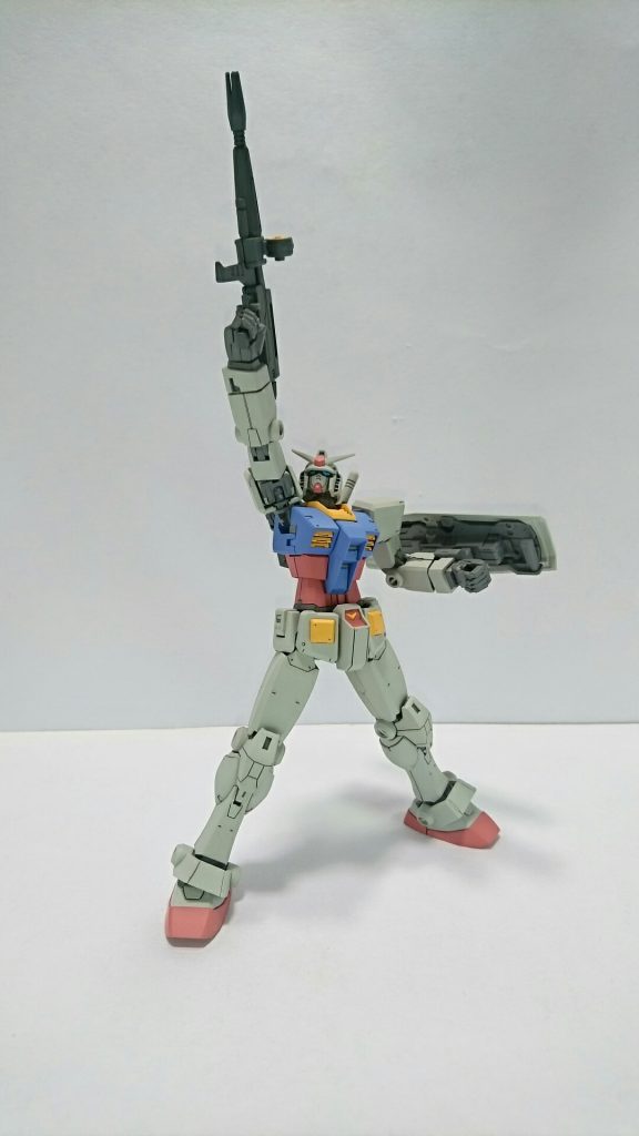 可動から逆算したようなスタイルでパースモデルのような趣のあるガンダムですね。

好みは別としてこの方向性はおもしろいと思います。