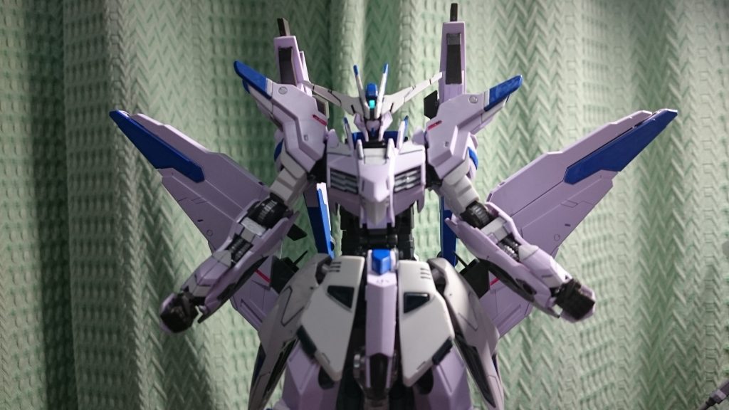 翼は上下反転して取り付けているので畳むとこんな感じ
似たようなシルエットの機体があったような無いような