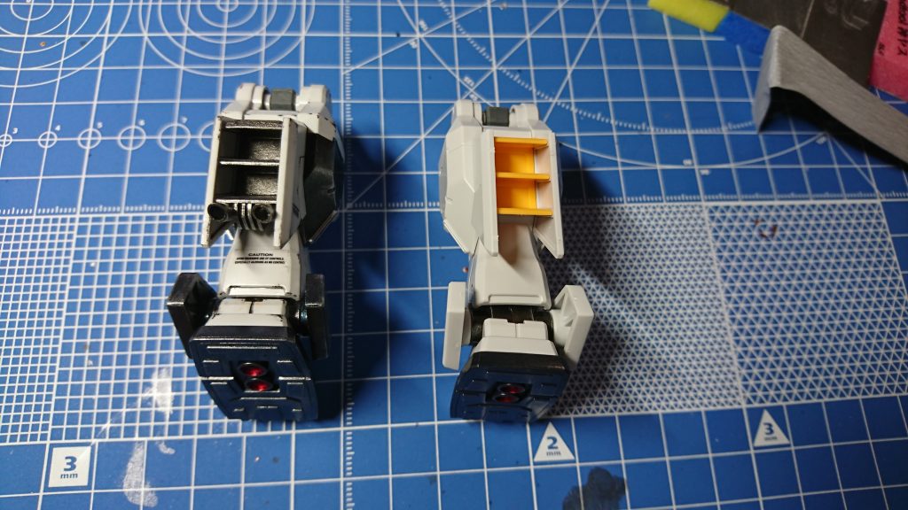 脚部スラスター下はちょいたし工作しました。