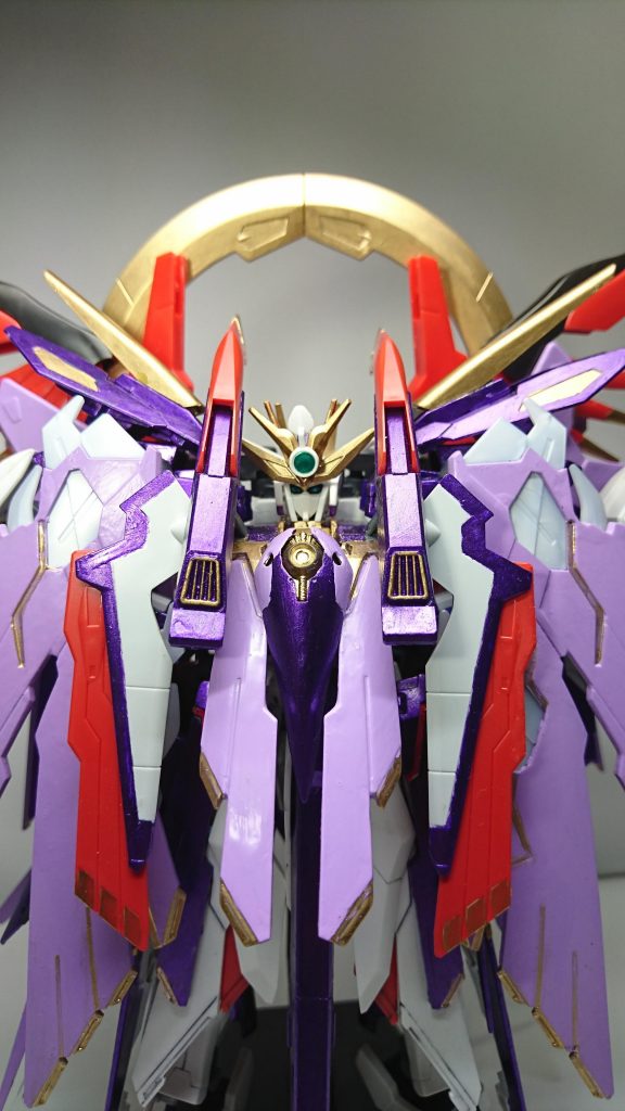 格納状態。
装甲や翼、大型リングは格納形態をとることができる。