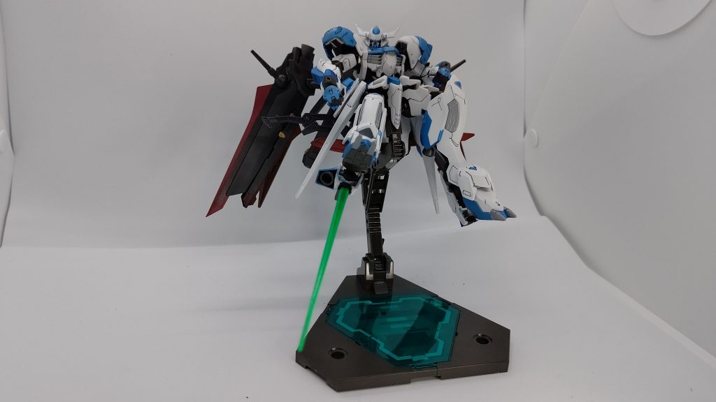 踵部ビームサーベル
踵裏に内臓されたビームサーベル。
通常時は足裏のスラスターとして機能している。
こちらも近接戦闘時の「蹴りでの思いもよらない一撃」のために搭載された。