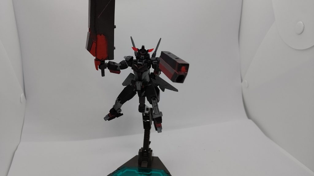 コアブラスター
コアスプレーガンにドッキングして使用される。
コアガンダムスプレーガンのビームを内部で収束させ、威力と射程を向上させる役割を持つ他、エネルギーパックが内臓されており、そのエネルギーをチャージして撃つことで時間が多少かかるが協力な一撃を撃つことも可能。(無補給で3発程撃つことが出来る)
装甲がそこそこあって見た目以上に頑丈な為、接近戦で相手の実体剣ならある程度受け止めることが出来る他、打撃武器としても使用可能。
後述のバスターブレードともドッキング出来、バスターカノンブレードとしても運用が可能。