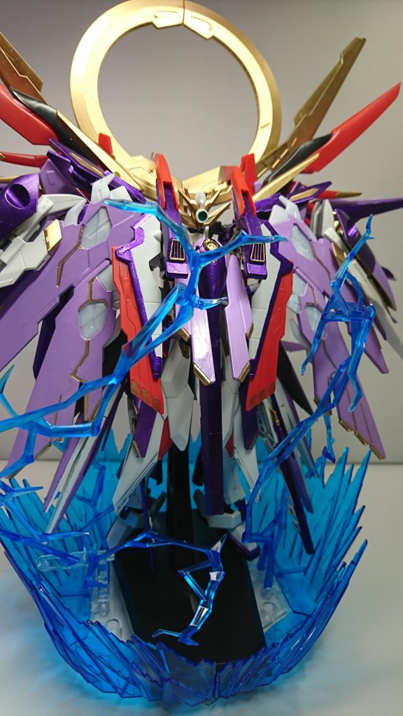 武装はフィンファンネル2基、スーパードラグーン8基、オラージュ・ド・リューヌ、ボール・ド・リューヌを搭載する。
本機にもマニピュレータはあるものの、装甲や機体重量の影響で使用することができない。