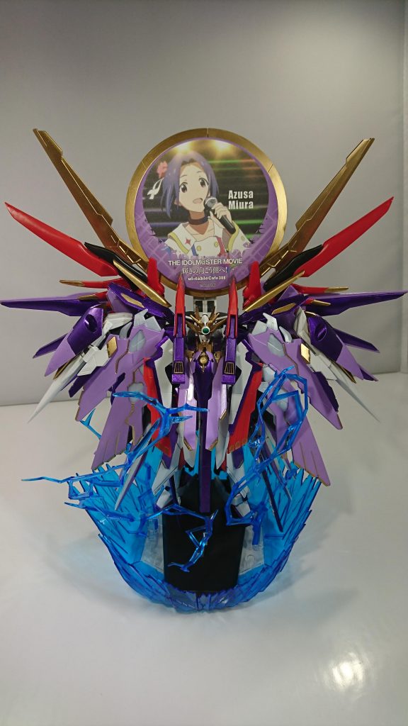 大型リングはコーヒーコースターを飾るのにちょうどよい大きさでした。