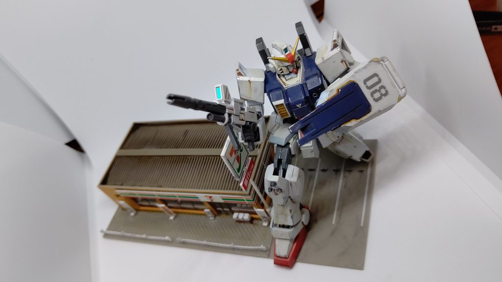 ネットの記事でコンビニの模型があると知って、早速買ってみました。