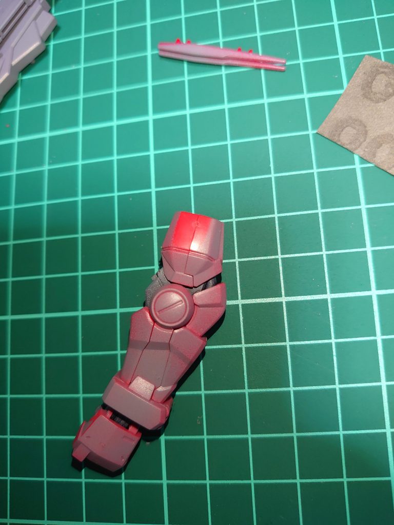 二の腕の合わせ目はマスキングしました。