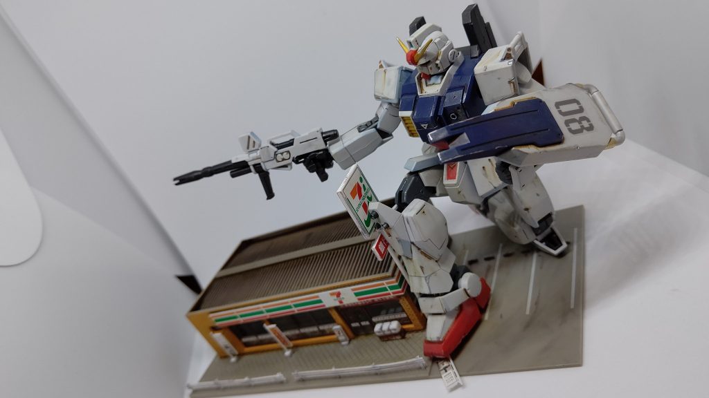 陸ガンは昔作ってウェザリングしたやつを、また汚し直して使ってます。