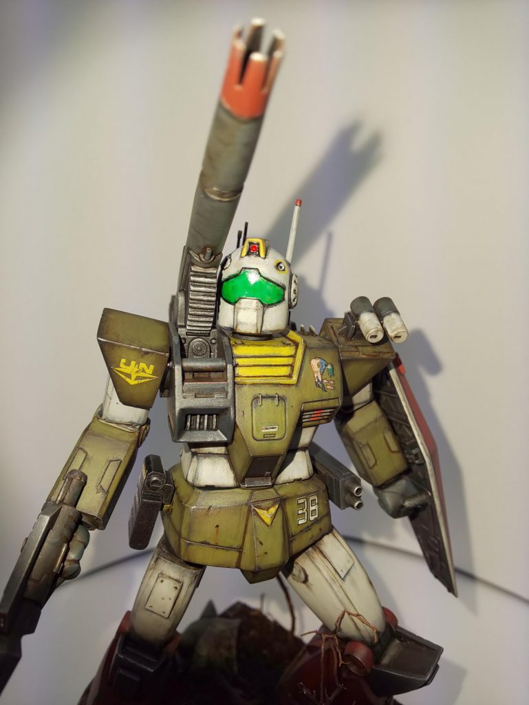 何度かの戦いを経て、この汚された地を支配したのは連邦軍だった。

勝利の凱歌に沸く兵士達。

しかし彼等の傍らを吹く風には、硝煙と油と血の匂いしかしない。