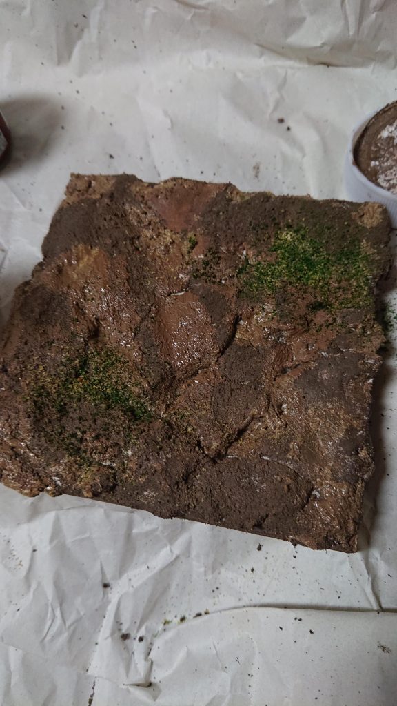 台座は100均のねんどとフォトフレームで、（10分でざっと作りました）