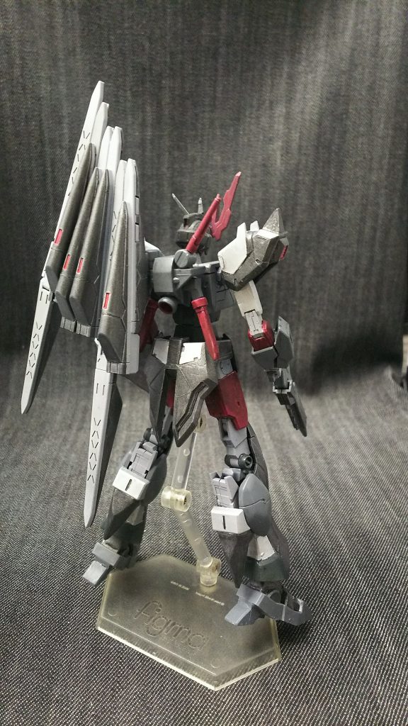 後ろから見ると、コアガンダムの足が相当見えちゃってますが、アルスコアガンダムの足を入れる関係で空洞になっているので純正コアガンダムがコアチェンジすると、どうしても全体的に小さくなってしまうので改造したというのもあります