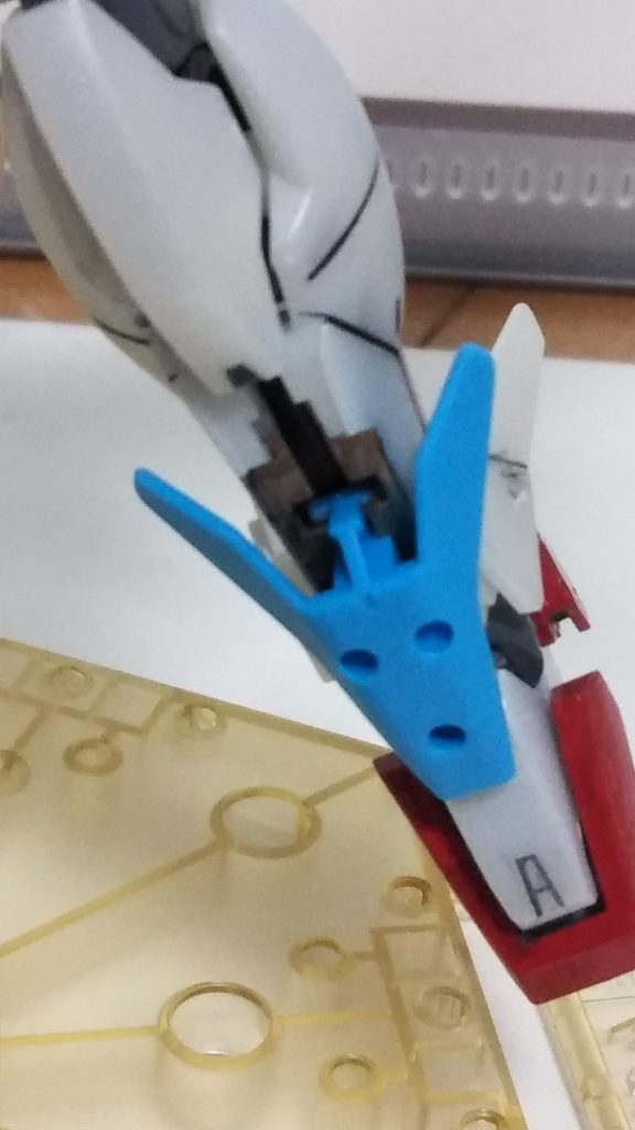 本機はラッシュポジションへの変形はできない。その代わりにスカイレガースを下げることにより脚部冷却装置が働く。