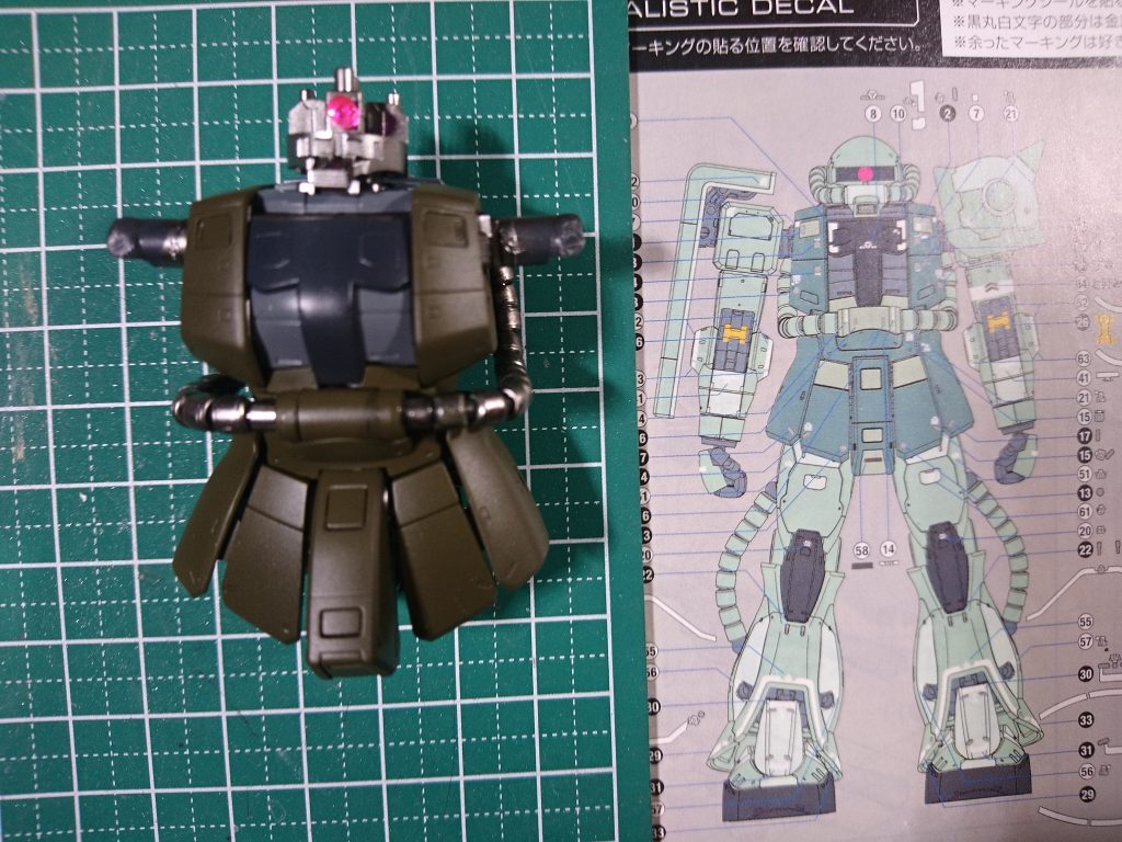 デカール位置や配色指定は大河原氏の原画を元にしたので、動力パイプはメタリックカラーにしました。