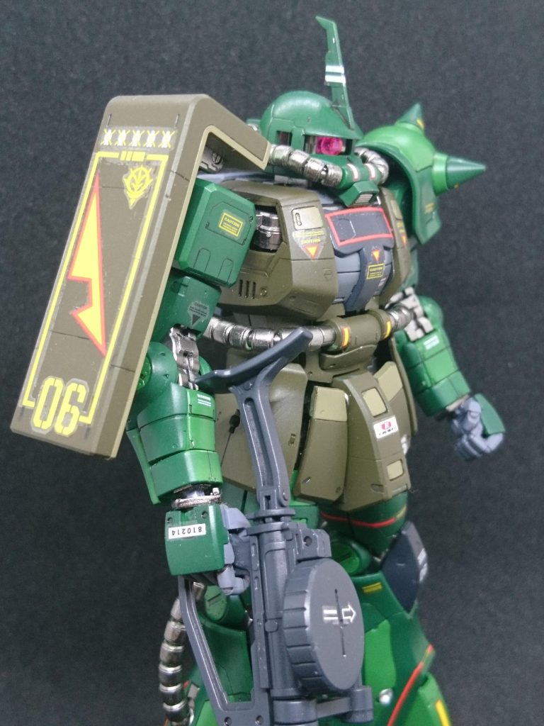 赤のラインなどは上手く切って大きさを合わせています。