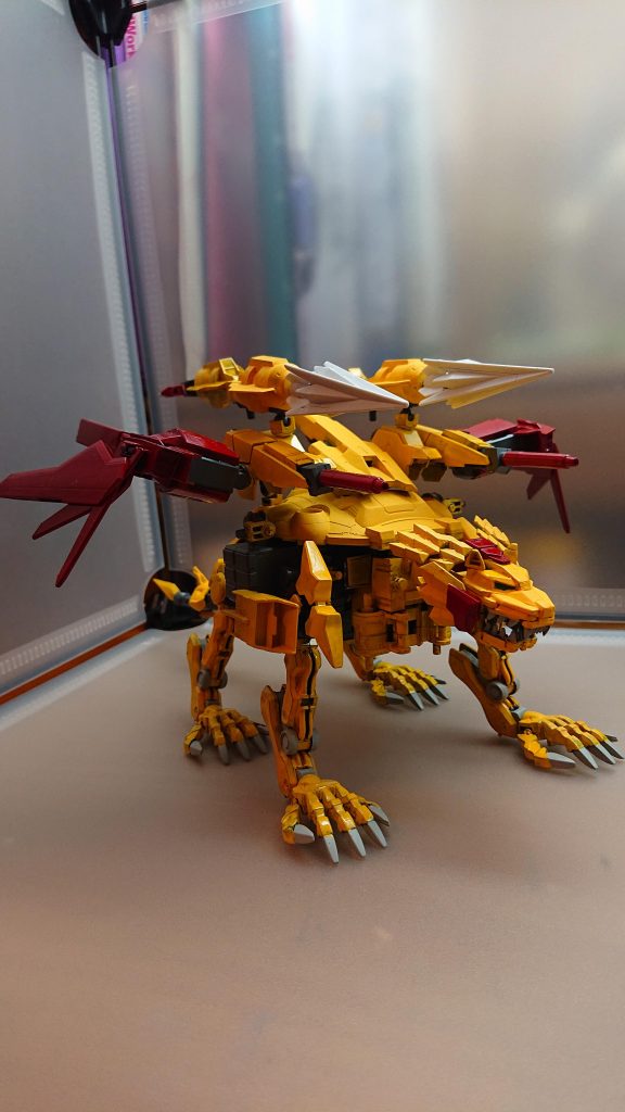 レグル専用支援機 レオーネレグルの能力を最大限に引き出すことができる支援機フェルニル同様自分の意志を持っており性格は獰猛だが自身が認めたパイロットには絶対的な忠誠心を示す戦闘の際レグルの戦闘をサポートするだけでなく飛行能力も持っている