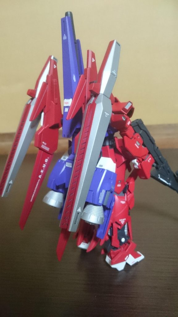 背面
デルタ改のファンネルを取り付け、よりロングレンジよりにしました。