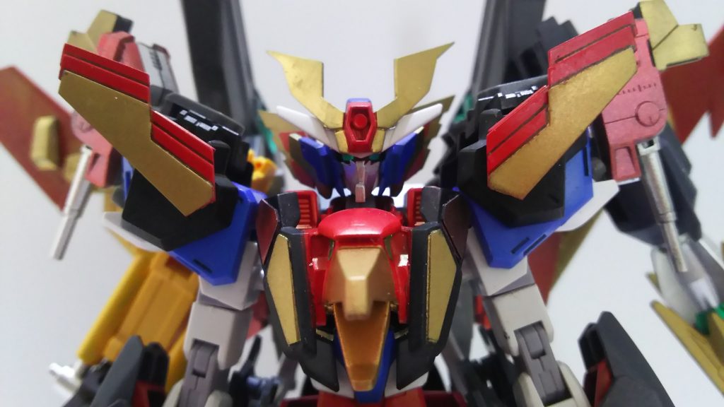 頭（サイド）には羽飾りを追加しています。
着脱可能なマスク同様、今回のこだわりポイントのひとつです！