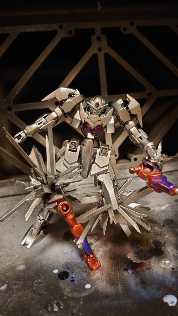 バランスが悪かったため左の膝下はオミット
カラーレシピ
ジンクス
ガイアスターブライトシルバー、ガイアスターブライトアイアンの2色で塗り分け
ブレイヴ
ブルー部:クレオススカイブルー→クレオスホワイトパール→ガイアクリアレッド
グレー部:ガイアスターブライトアイアン→ガイアクリアレッド
ホワイト部:ガイアスターブライトシルバー→ガイアクリアレッド→クレオスホワイトパール
トランザム塗装はこのレシピがお気に入りですね。
クリアレッドとホワイトパールの重ねる順を変えることでグラデーションを出しています。