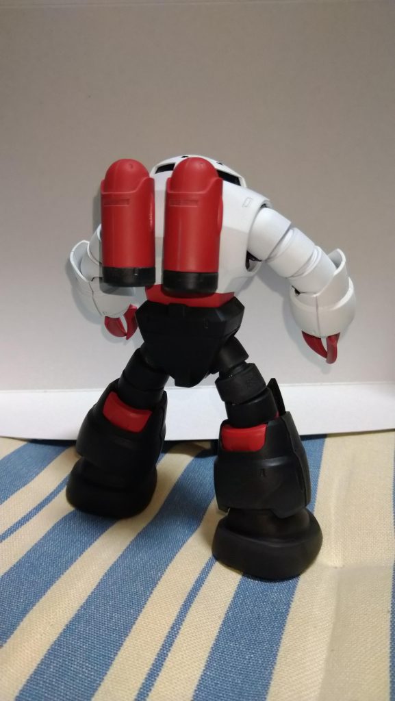 バック！
足の赤色がポイントですよ！