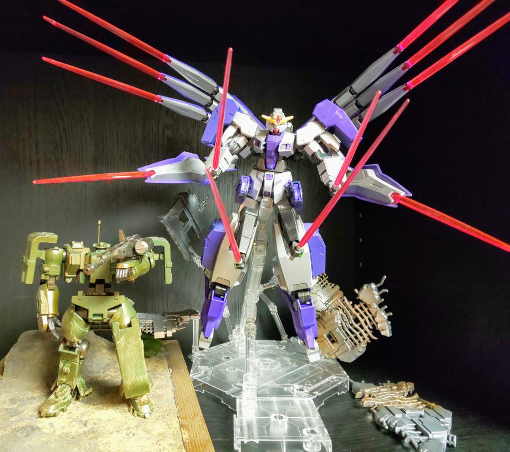 他のガンプラ(ティエレン)との比較です。この状態で縦横共に1.5倍くらいあります。