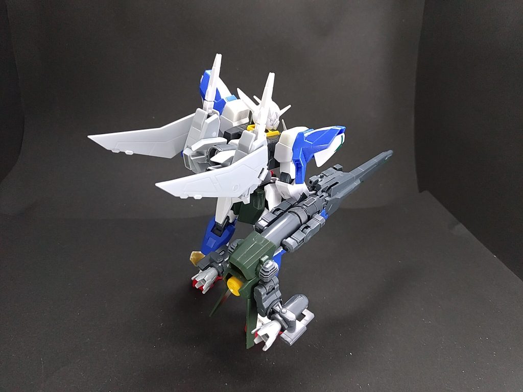 塗装前です。
使用した塗料は下地　Mr.ホワイトサーフェイサー1000白　SG01 MSホワイト青　ガンダムマーカー ガンダムライトブルー黄　ガンダムマーカー ガンダムイエロー赤　TS-8 イタリアンレッドグレー　ガンダムマーカー ガンダムグレー仕上げにMr.スーパークリアー半光沢(白と本体の関節のグレーには塗ってません)
レンズ内部や頭部センサーはキット付属のシールにガンダムマーカーガンダムメタグリーン→プレミアムトップコート光沢を塗って貼りました。