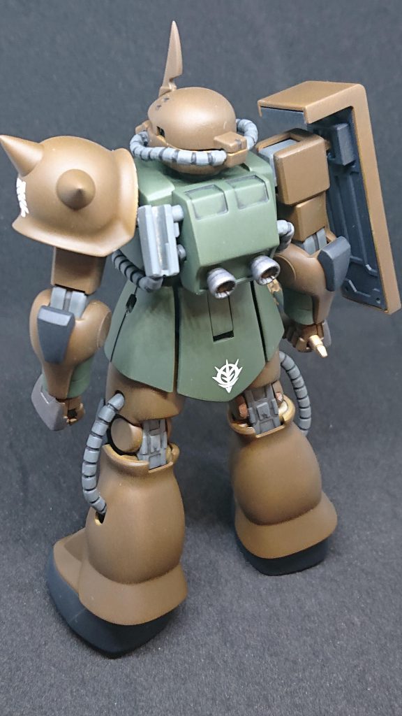 膝関節辺りも塗装イマイチです😨