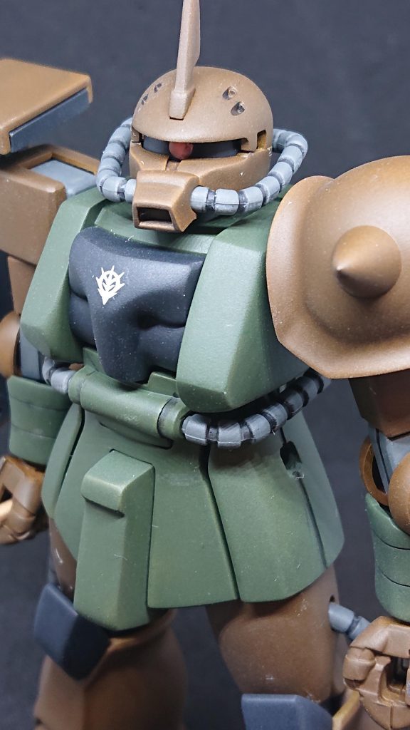 頭部モノアイレールの上下幅詰めて目付きを悪く