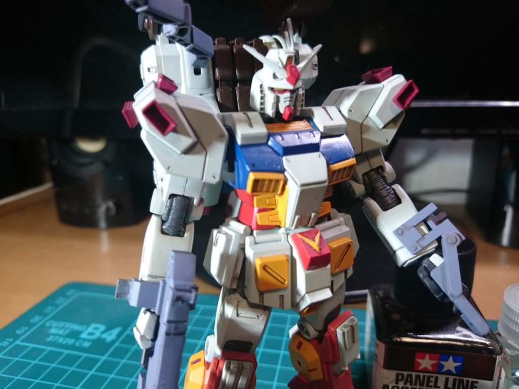 通常のトリコロールカラーのほうが落ち着いた感じがします。