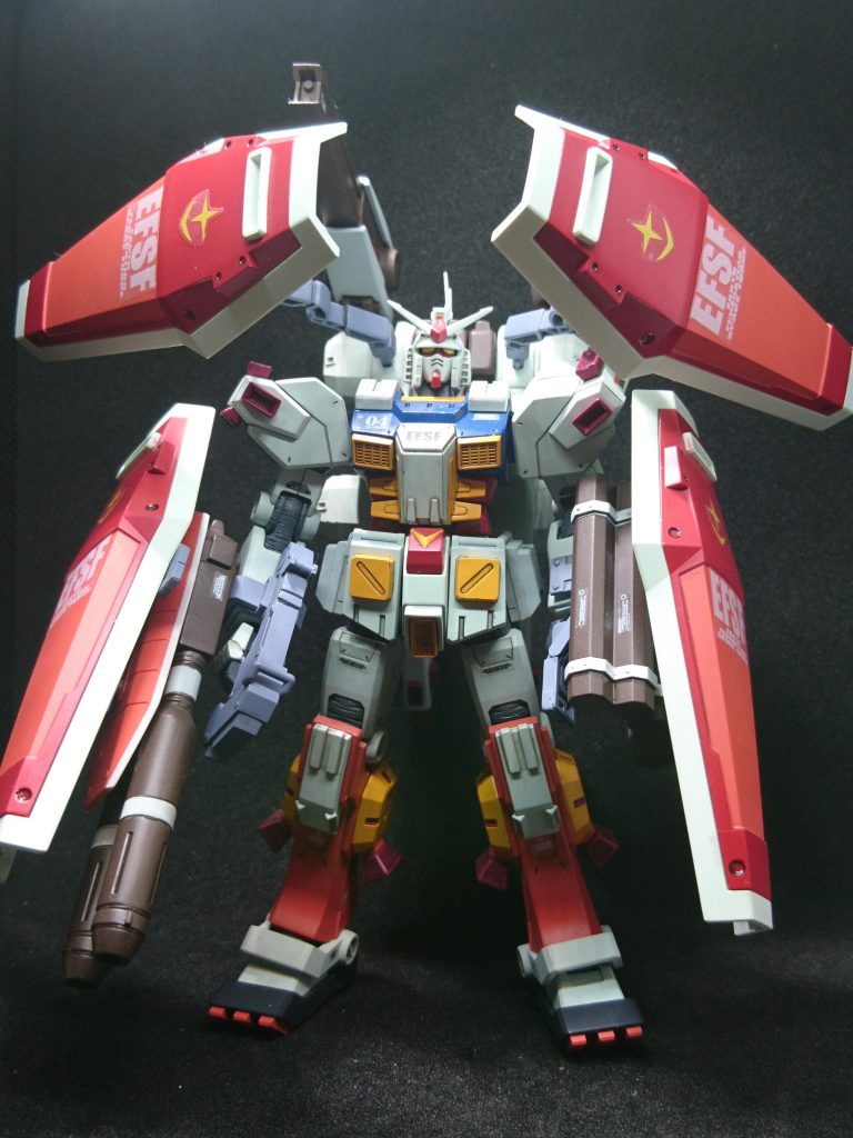 パーフェクトガンダム感を出すために胸部カラーリングは白と黄色です。また、股間にバーニアを埋め込んでパーフェクトガンダムと同じにしてあります。