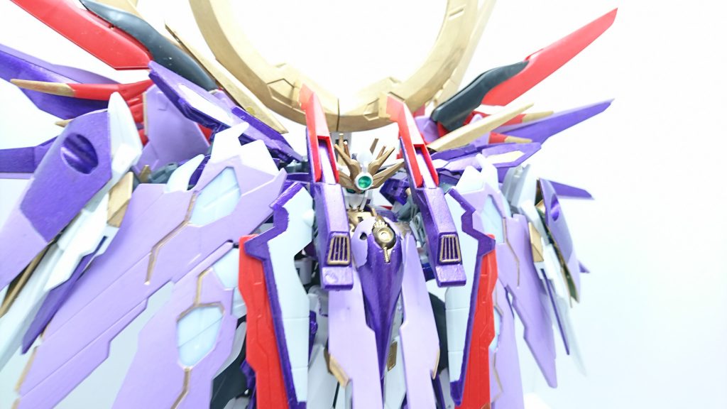 複座コクピットを採用しており、機体制御と火器管制を二人で分担して行う。
実際は、三浦あずさはモビルスーツを操縦することができないため、同乗者(プロデューサー)がすべて一人で行う。
コクピット内は耐G措置や耐衝撃装置が組み込まれており、搭乗者に対する配慮が施されている。