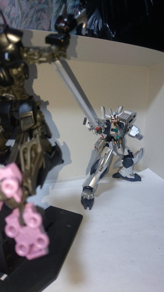 相手を貫通する威力を持った剛の剣技風に。
ブラッディースクライド!!!