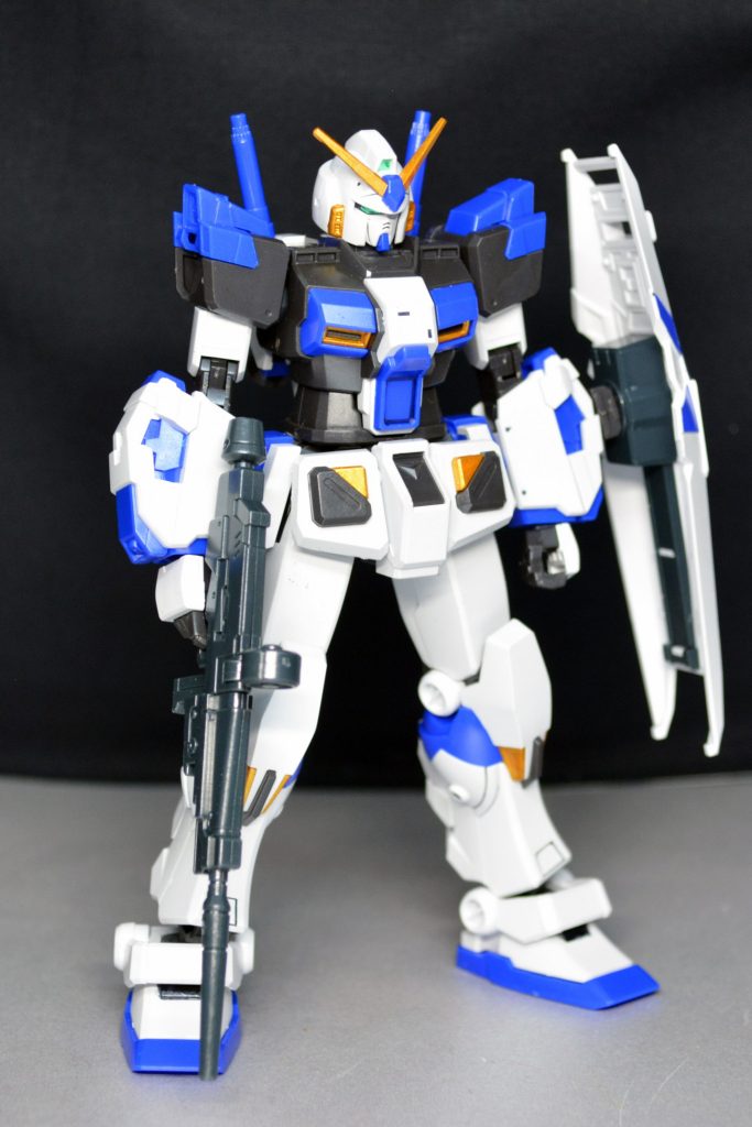 ## ノーマル形態 正面
肩のパーツを一つ取るだけで大分RX-78らしいシンプルな見た目になったと思います。