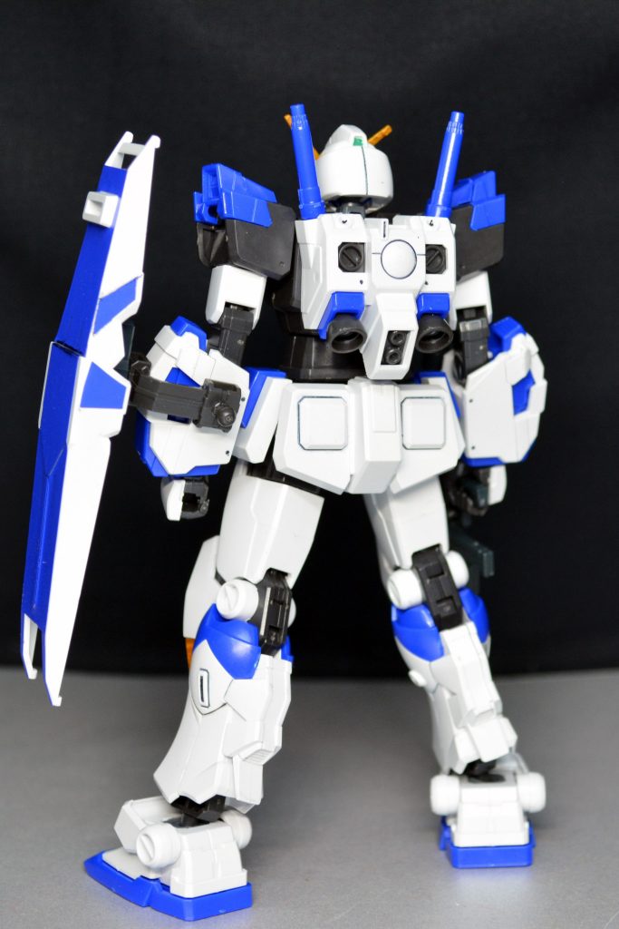## ノーマル形態 背面
バックパックのスタビライザーも付けずRX-78-2に近付けました。