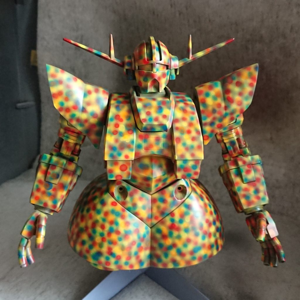 下地は原色＋蛍光色をエアブラシで吹きました。