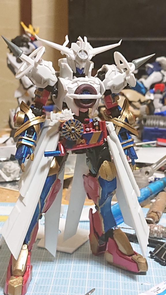 今回もバエルをベースにプラ板を追加することでそれらしくしてます