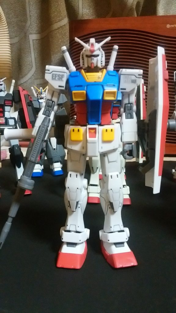 左の手首あたりに余剰パーツを使ったオリジン版。