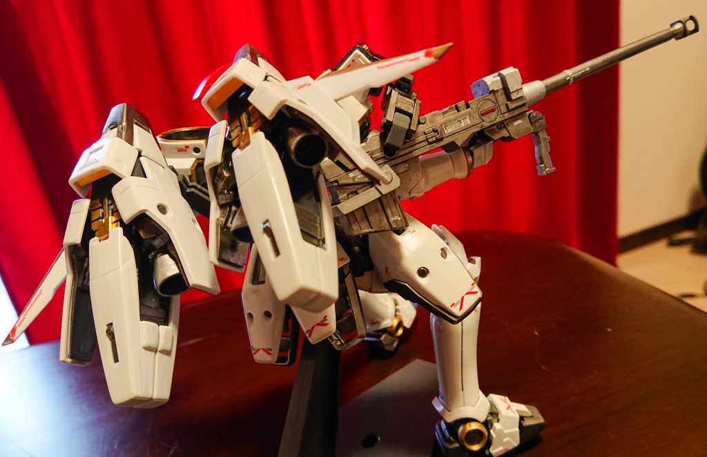 ブースターの内部、廃熱パネルみたいなデザインをゴールドで。正解でした。