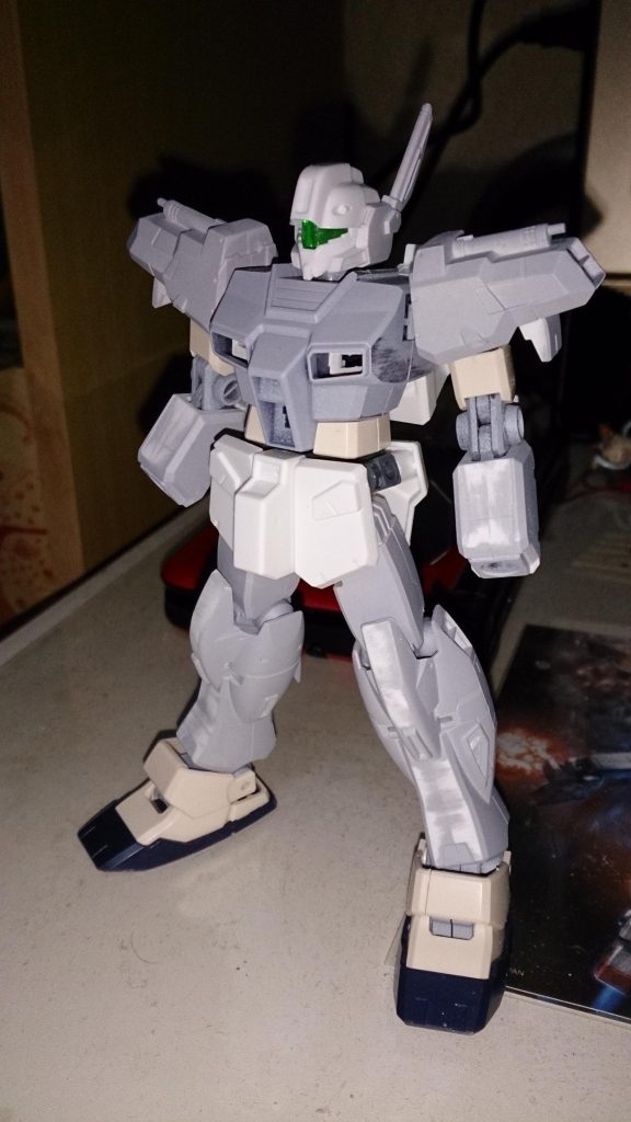 頭のアンテナはケストレルのビームサーベルだったはず