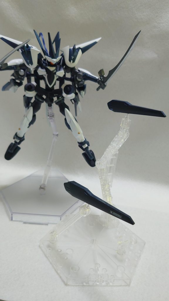 背中にマウントされたオールレンジ武装
「GNドラグーン」