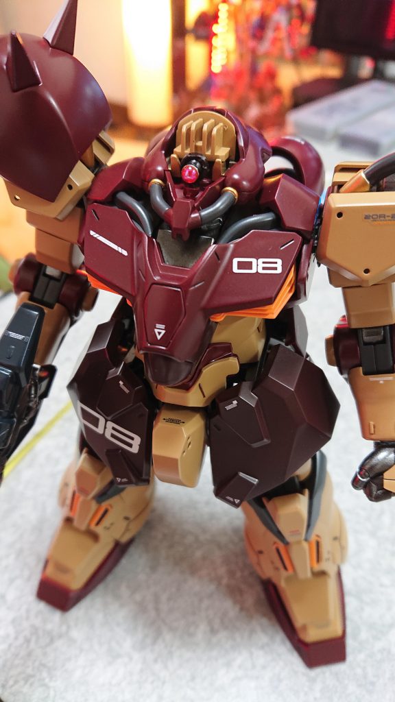 モノアイはVCドーム。ボールジョイント接続に変更して上下左右に動かせるようにしました。