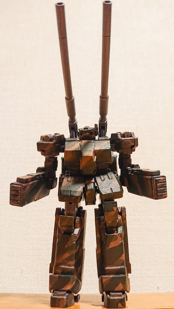 ECOASの工作用小型MS。
戦車形態に変形するってことで、陸戦仕様だったらこんな塗装するんじゃね？って感じで塗ってみました。