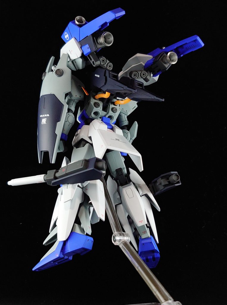 細かいところ手抜きまくりがバレる背面…
本命のハイメガより足ビームのほうがかっこよくなってしまった