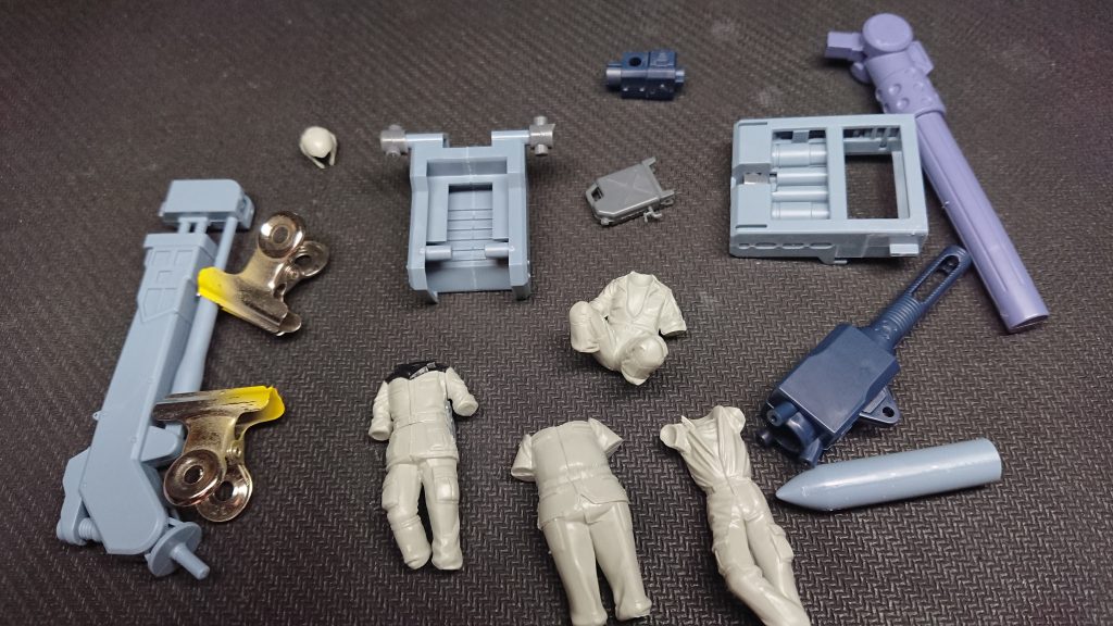 全切りしたらパーツを接着。