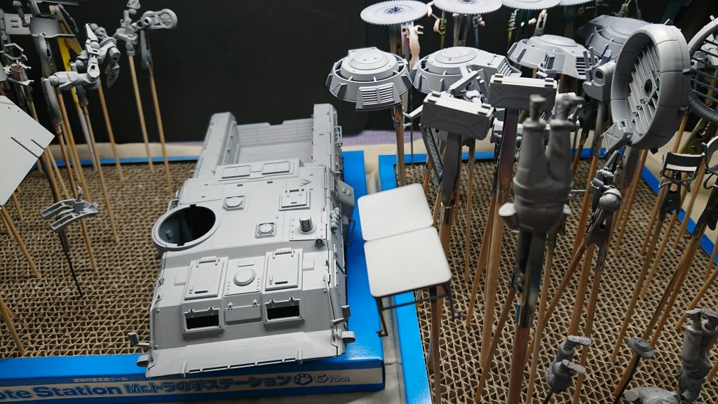 持ち手を付けてサフ吹き。