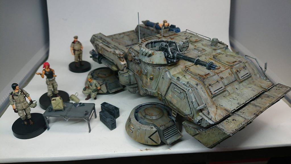 汚し塗装は田宮のエナメル塗料とクレオスのウェザリングカラーを使って塗装しています。