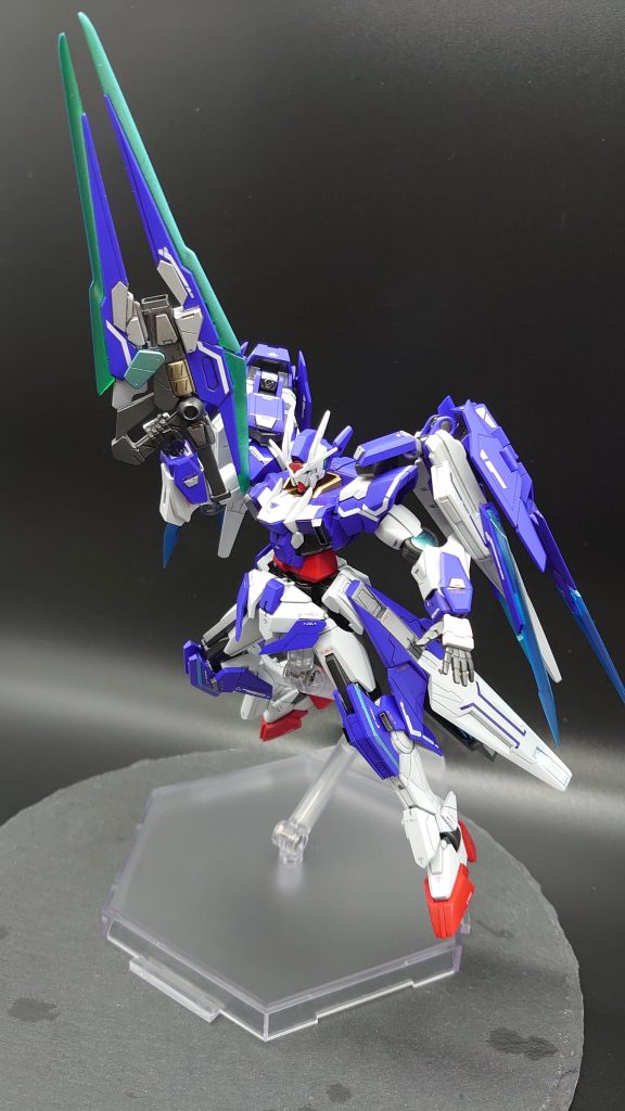 関節部の塗装には、ガイアノーツさんの「サーフェイサーガンメタ」を用いて塗膜を薄く稼働への影響を最小限に抑えて作成