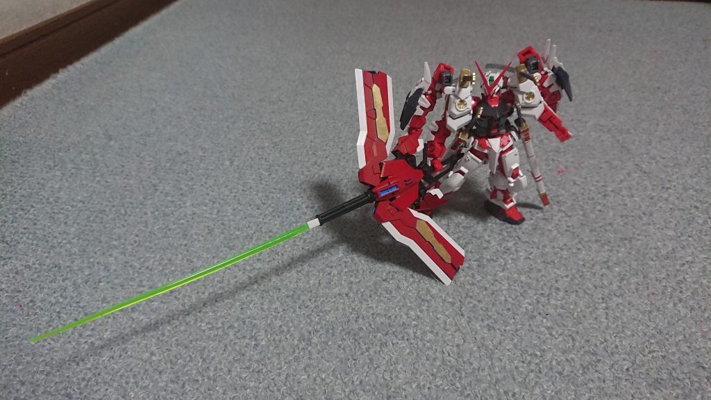 タクティカルアームズはガトリングをオミットしてその代わりに某ジオンガンダムに着想を得たビームサーベルを