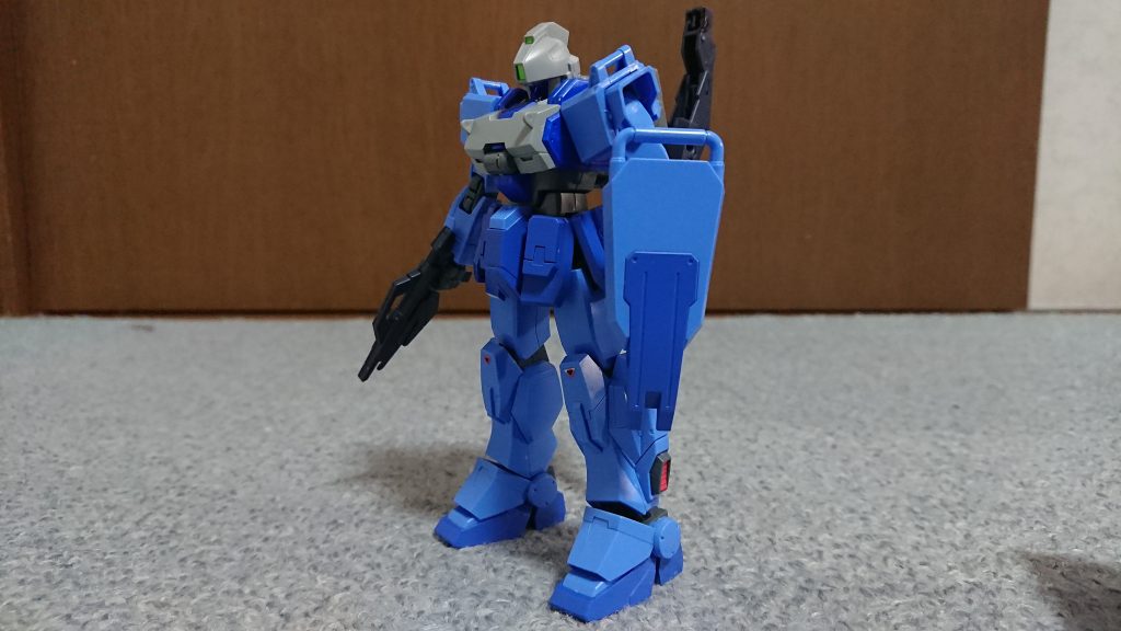 胸部と頭部とバックパックがEz-SRで胸部は白部分を簡単に青で塗りました
他はだいたいブルーディスティニーです