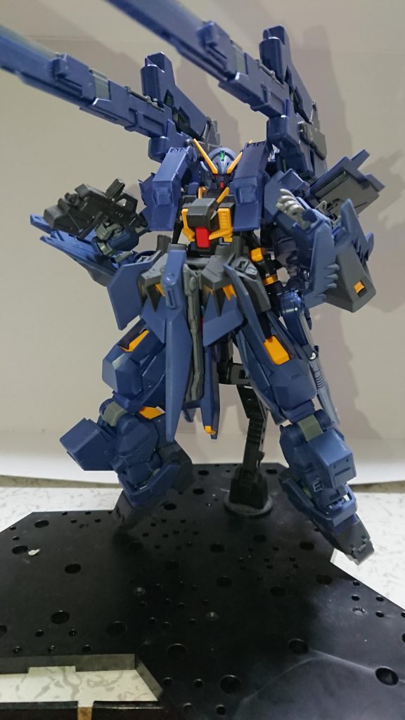 ④アウスラ強襲型形態
追加武装:フルトド×2、ロングブレードライフル×2、カノン
内容:アウスラ形態にフルトド2機を装備した形態。高機動、高火力を生かして艦隊を強襲する。