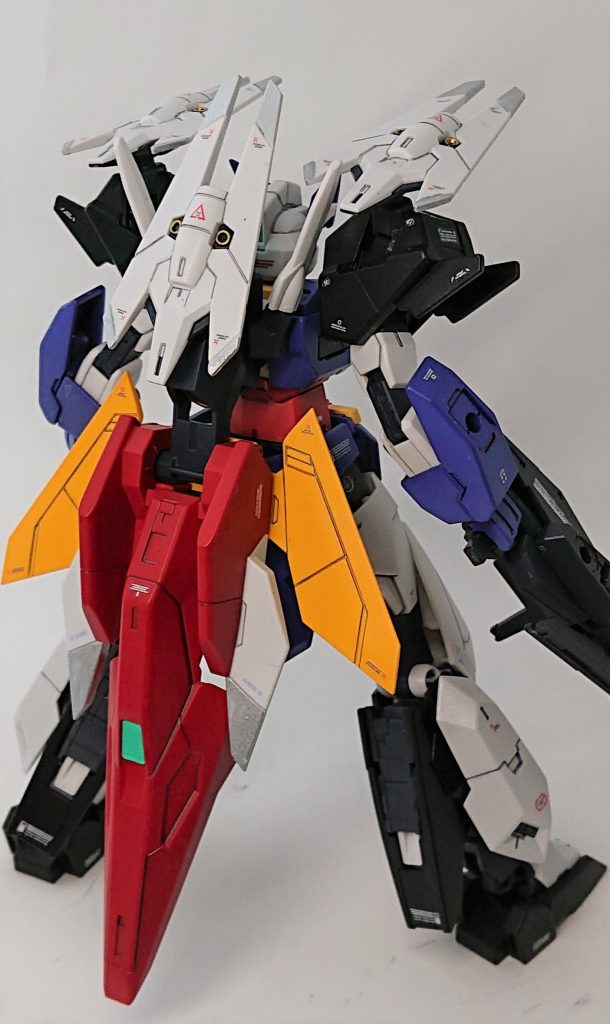 バックショットです。
ウラヌスアーマーも一部、シャープ化しています(ブレードアンテナやセンサービットのカド部分など)。