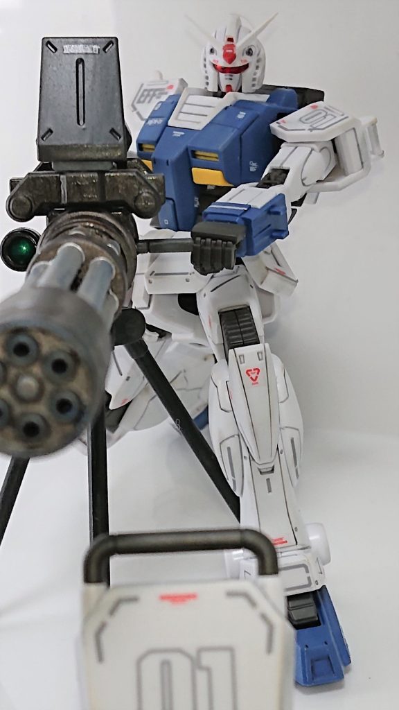 最後に、キットと一緒に買ったジャイアントガトリングでなんちゃって輝き撃ち。
ガトリングは今後も他のキットで使うかもしれないので、筆塗りしてウェザリング。塗装は局地型ガンダム本体より頑張りましたw